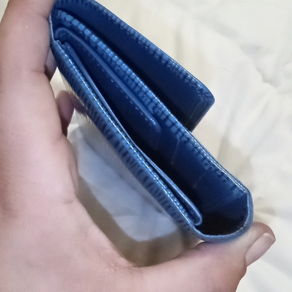 ✨HOST PICK ✨ BLUE VINTAGE EPI LEATHER LOUIS VUITTON WALLET. Tri fold - Picture 10 of 14